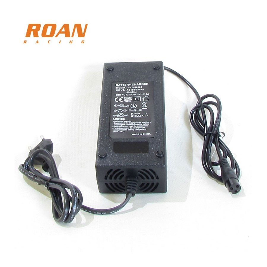 Cargador bateria 67.2V-2A hembra - Motosapollo.com