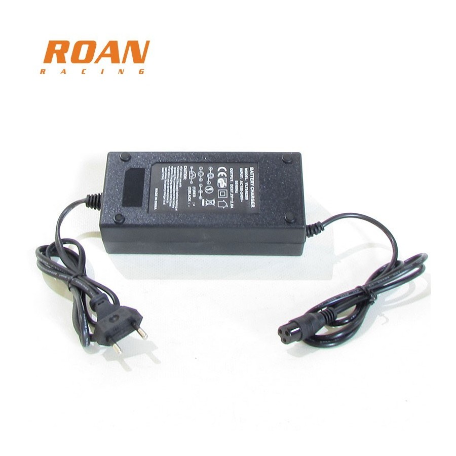 Cargador bateria 67.2V-2A hembra - Motosapollo.com