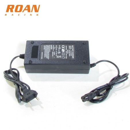 Cargador bateria 67.2V-2A hembra - Motosapollo.com